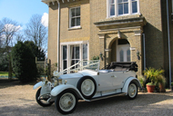 Rolls-Royce wedding car in front of Winslowe House